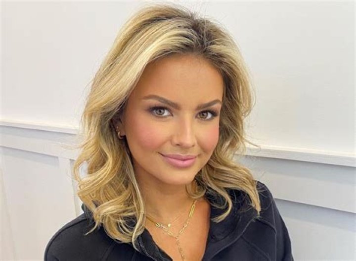 Emmy Medders in Bathing Suit is "Good for the Soul" — Celebwell