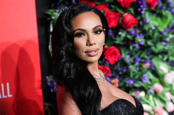 Erica Mena Shows Fans How She’s Sculpting Her Body At Home