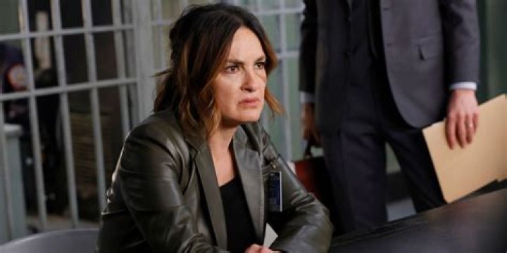 Jake Lacy Says He’s Not A ‘Bernie Bro’ – Doesn’t Think People Should Listen To Actors