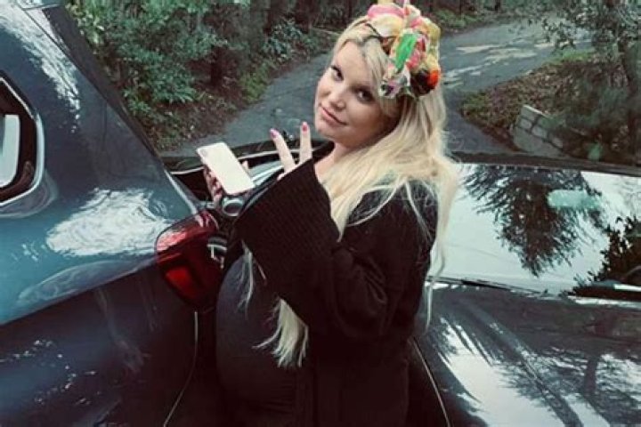 Jessica Simpson Reveals She’s Lost 100 Pounds Since Giving Birth To Her Daughter Six Months Ago