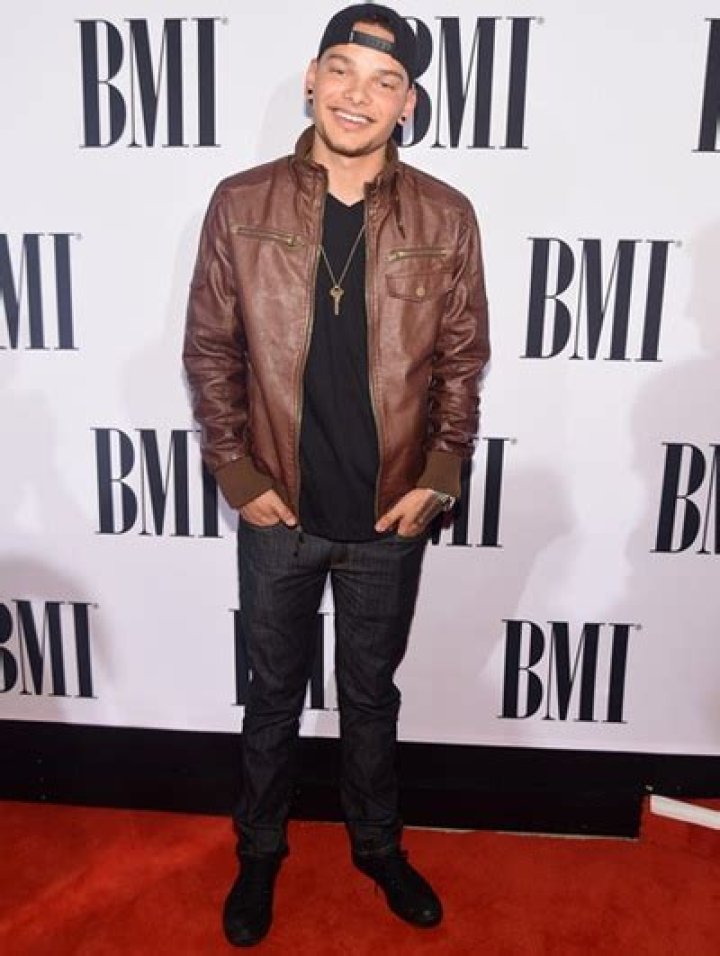 Kane Brown Height Weight Body Measurements Shoe Size Stats Facts Bio