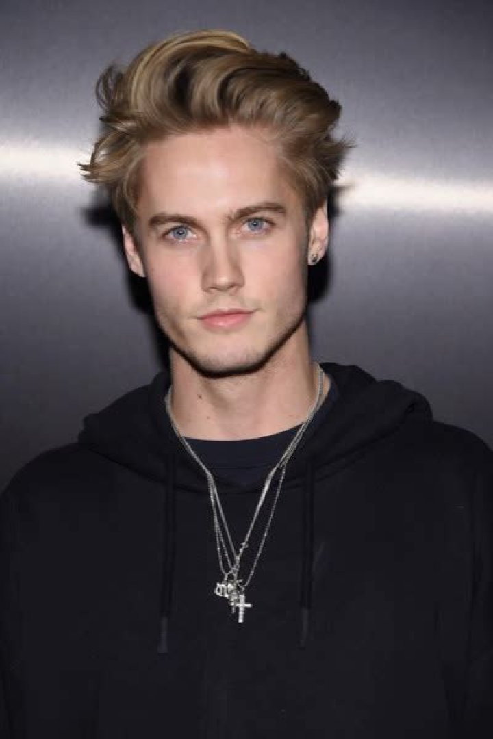 Neels Visser Biography - Facts, Childhood, Family Life & Achievements