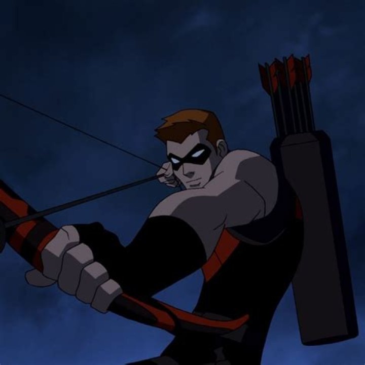 New Arrow Photos Confirm Return Of Present-Day Roy Harper