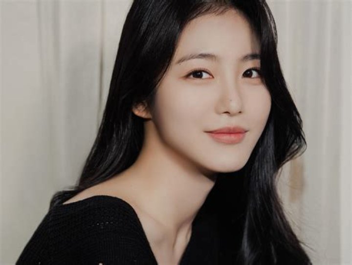 Shin Min-a Biography - Facts, Childhood, Family Life & Achievements of South Korean Actress, Model