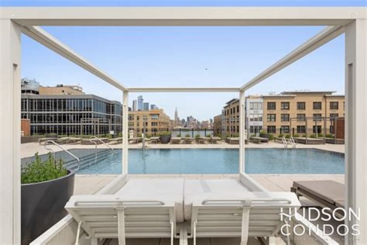 Simona Abraham – Hoboken, NJ