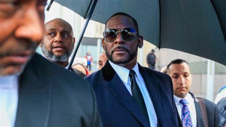 What happened to R. Kelly's mother?